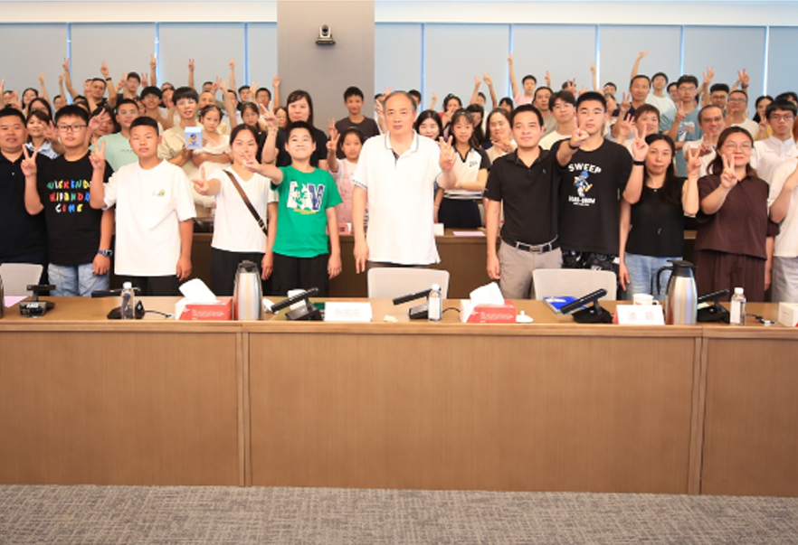 电子游戏888集团网站家庭开放日 —— 一场充满欢笑与感动的“探秘”之旅！